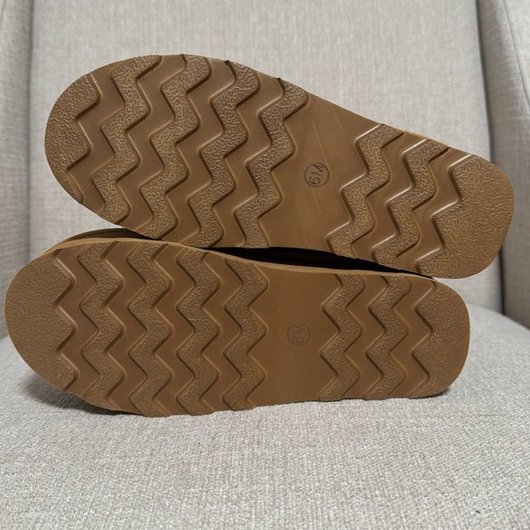 Women's Tan Suede Platform Cushionaire Ankle Boots - Picture 3 of 5